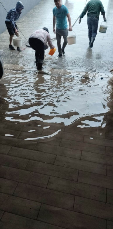 Gwałtowna ulewa w Jamielniku. Zalane ulice, garaże, posesje [ZDJĘCIA]