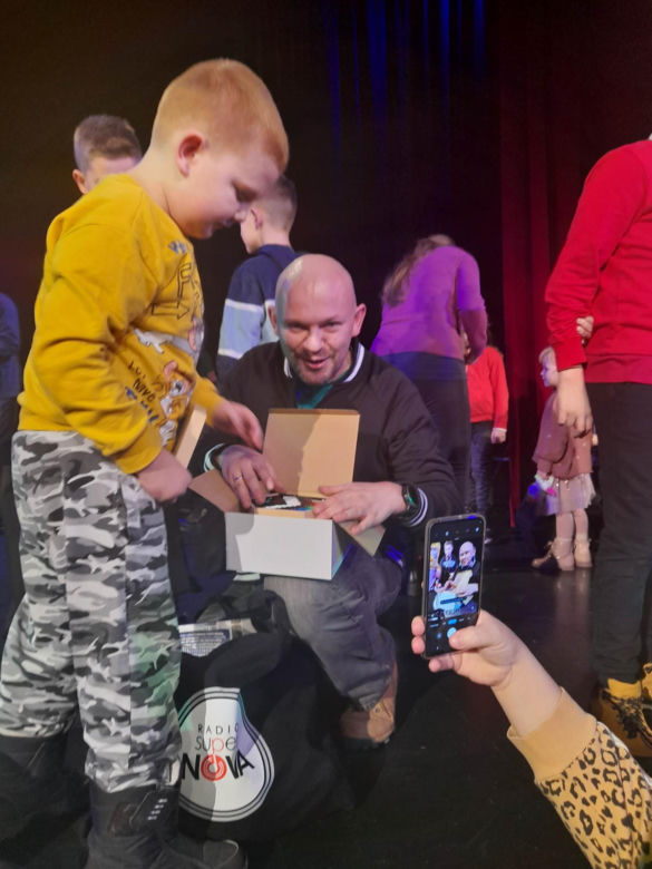 Dzieciaki cieszyły się z prezentów od "Super Expresu" i burmistrzów 