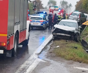 Wypadek koło Lubieni. Zderzyły się trzy auta, są poszkodowani