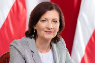 Wybory na prezydenta Rzeszowa. Ewa Leniart zapowiada stworzenie sieci dziennych domów opieki dla seniorów