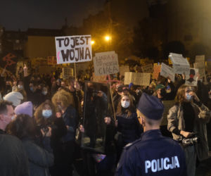 Strajk kobiet w Katowicach. Policja użyła gazu. Są zatrzymania [ZDJĘCIA]