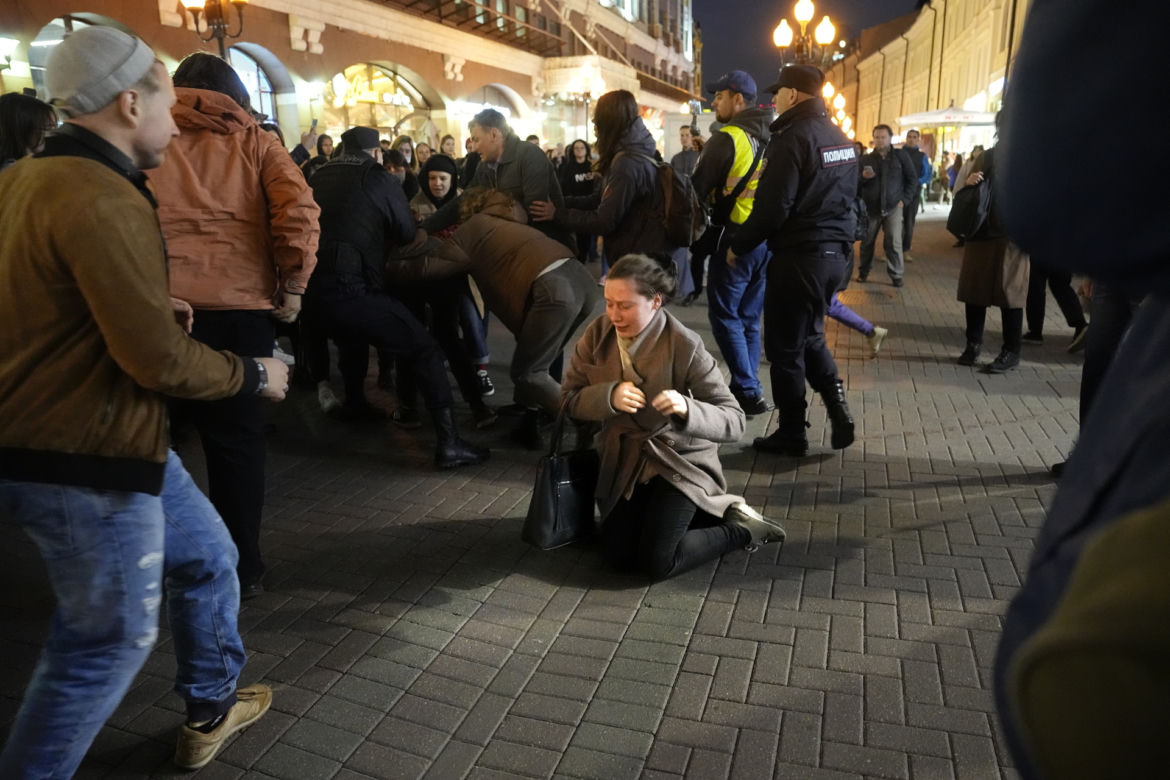 Uliczne protesty w Rosji! Zatrzymanych Putin wysyła na wojnę. Mobilizacja jednak powszechna?