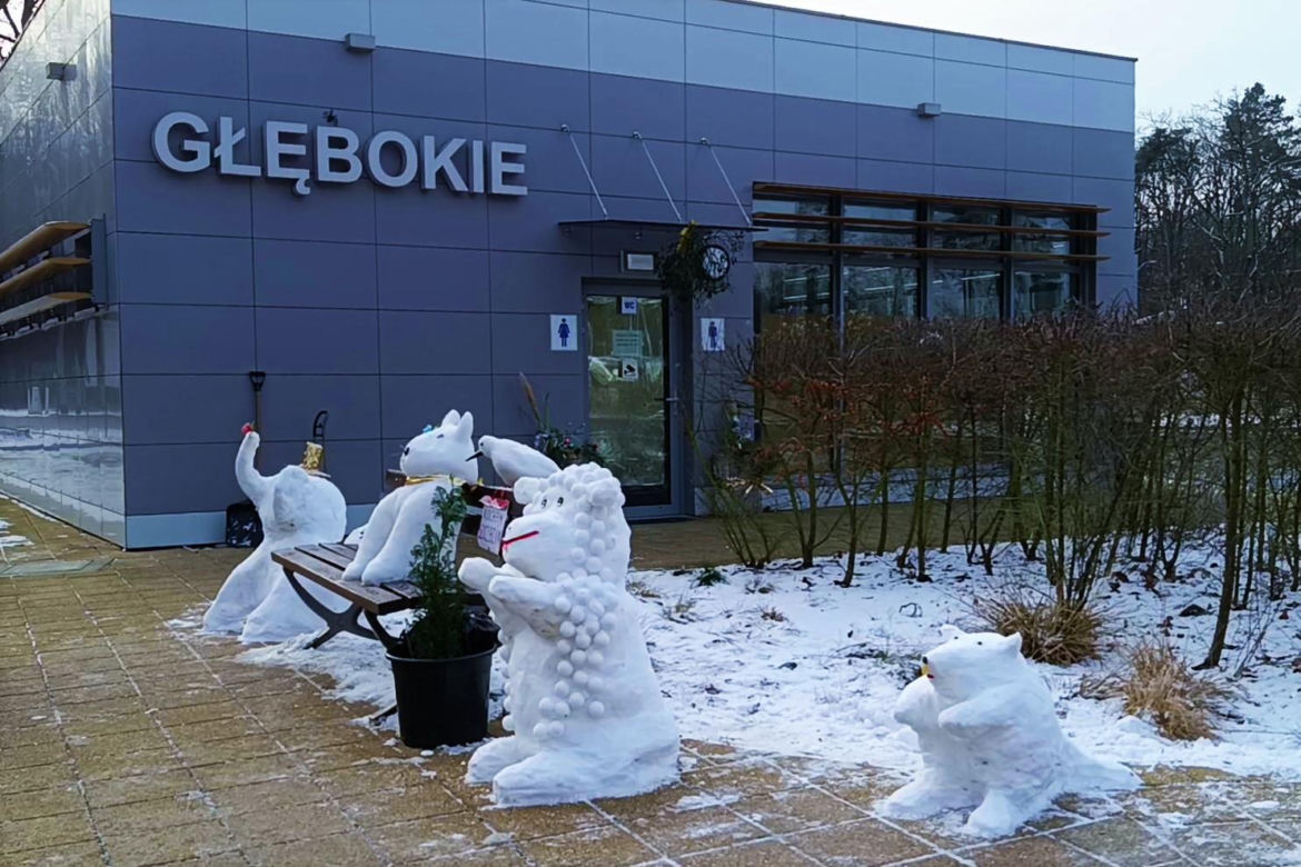 Rzeźby ze śniegu na pętli Głębokie