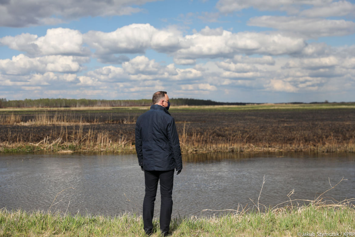 Prezydent nagrodził strażaków, którzy gasili Biebrzański Park Narodowy