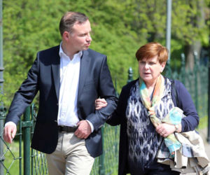 Andrzej Duda za picie piwa i narty został milionerem? Zarobki i emerytura prezydenta
