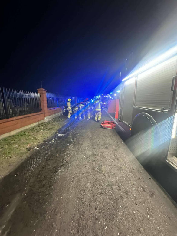Tragedia w Chociszewie: Skoda wbiła się w ogrodzenie cmentarza! Nie żyje 36-latek