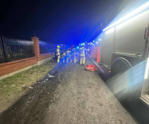 Tragedia w Chociszewie: Skoda wbiła się w ogrodzenie cmentarza! Nie żyje 36-latek