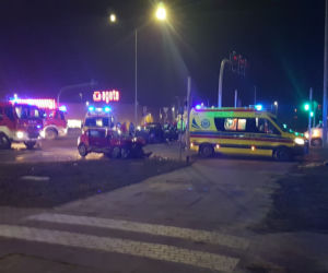 Karambol w Toruniu! Zderzyły się dwa samochody osobowe