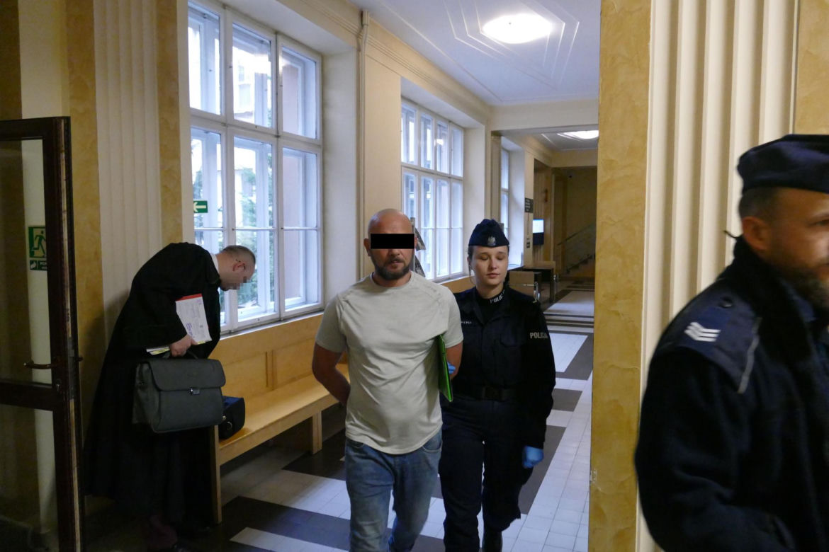 Chciał spalić żonę, bo od niego odeszła. Sekundy dzieliły ją od śmierci