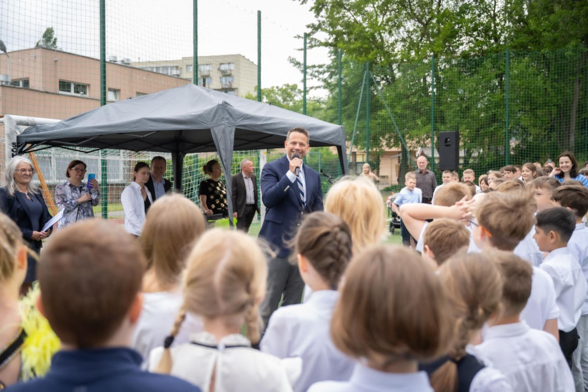 Rewolucja w warszawskich szkołach. Rafał Trzaskowski: "Nowe strefy powstaną w każdej placówce"