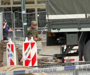 Niewybuchy pod chodnikiem w centrum Warszawy. Ewakuowano dwa budynki, na miejscu saperzy