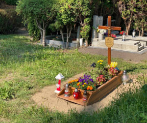 Grób matki Mateusza Morawieckiego rok po jej śmierci