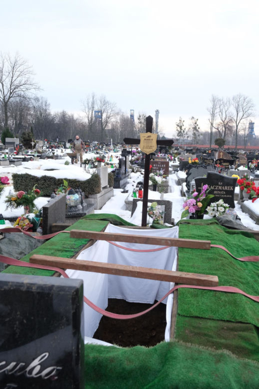 Ciężarną 13-latkę zabił jej 15-letni chłopak. Pogrzeb Patrycji z Bytomia [RELACJA Z UROCZYSTOŚCI]