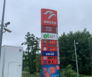 W środę po północy kierowców przywitały nowe, znacznie wyższe ceny paliw