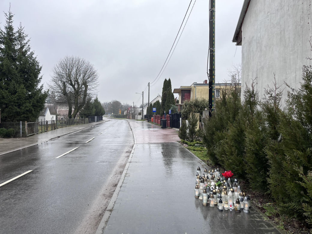 Znicze na miejscu tragicznego potrącenia 10-latka w Wawrowie pod Gorzowem