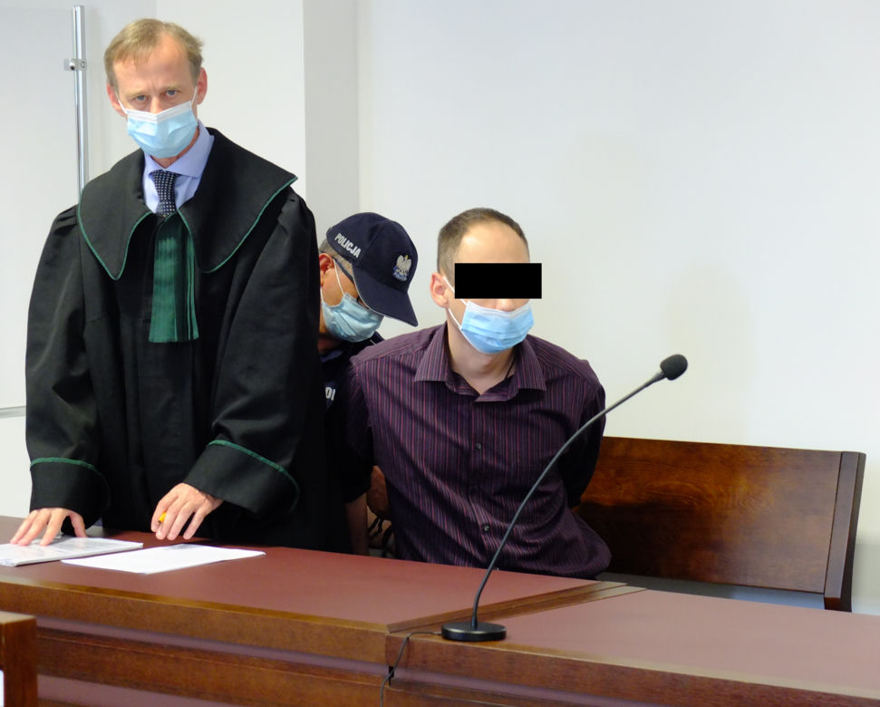 Zabił ojca, matka pomagała mu zacierać ślady. Do tragedii doszło przez ojca?