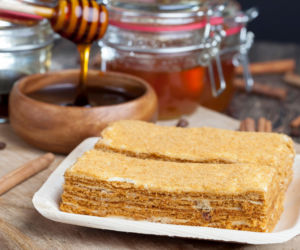 Tradycyjny polski miodownik — sprawdzony przepis na ciasto, które zawsze robi wrażenie