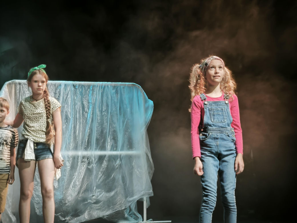 Spektakl na zakończenie warsztatów teatralnych w Teatrze Miejskim w Lesznie 