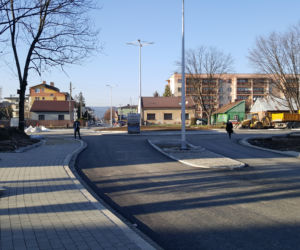 Kończy się budowa ronda na ulicy Barskiej
