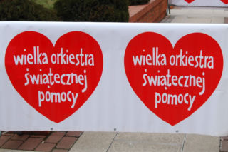 Afera w Kudowie-Zdroju. Katecheta kazał uczniowi zerwać serduszko WOŚP