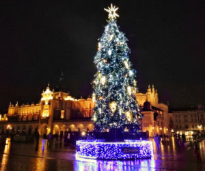 Na krakowskim Rynku pojawiły się już pierwsze świąteczne iluminacje