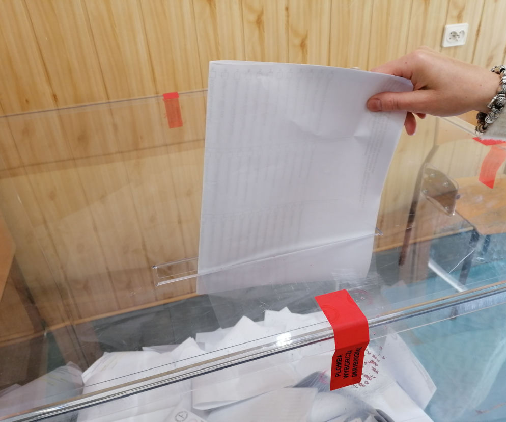 Wyborcy dostali nieostemplowane karty wyborcze