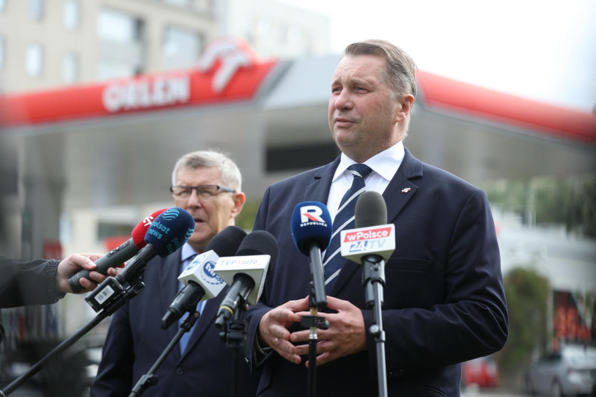 Konferencja Przemysława Czarnka na stacji Orlen