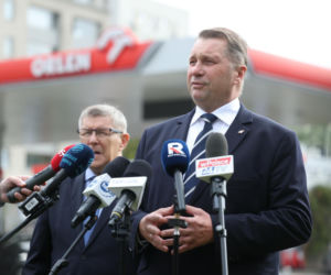 Konferencja Przemysława Czarnka na stacji Orlen