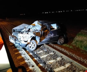 Kotowo: Samochód wjechał pod rozpędzony pociąg! Są ranni!
