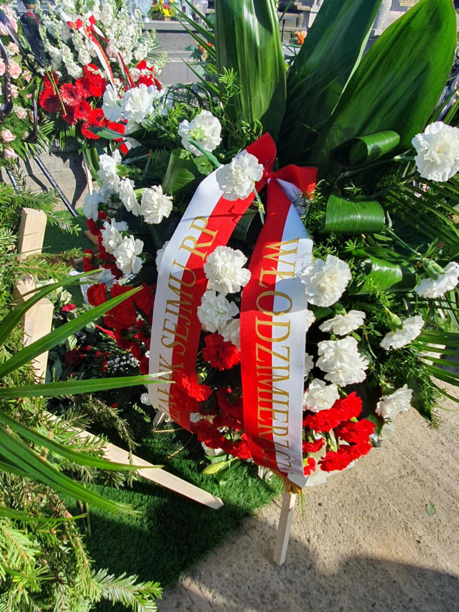 Obok niego spoczął poseł Łukasz Litewka. Kim był Aleksander Widera?