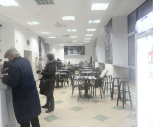 Bary mleczne musiały podnieść ceny. Wiele z nich świeci pustkami