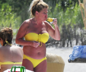 Beata Kozidrak na plaży. Płynie w niej gorąca krew!