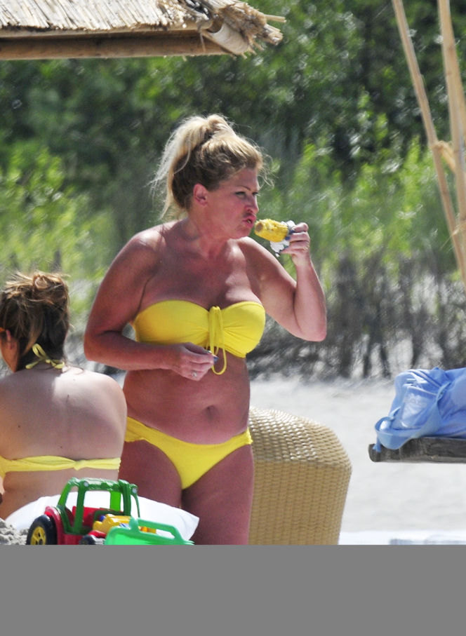 Beata Kozidrak na plaży. Płynie w niej gorąca krew!