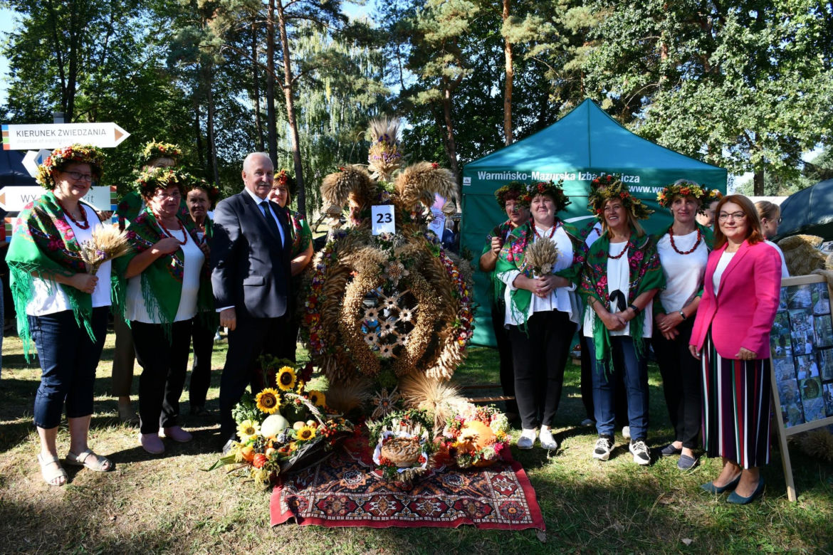 Tłumy na dożynkach w Olsztynku. Zobacz, jak bawili się mieszkańcy Warmii i Mazur [ZDJĘCIA]