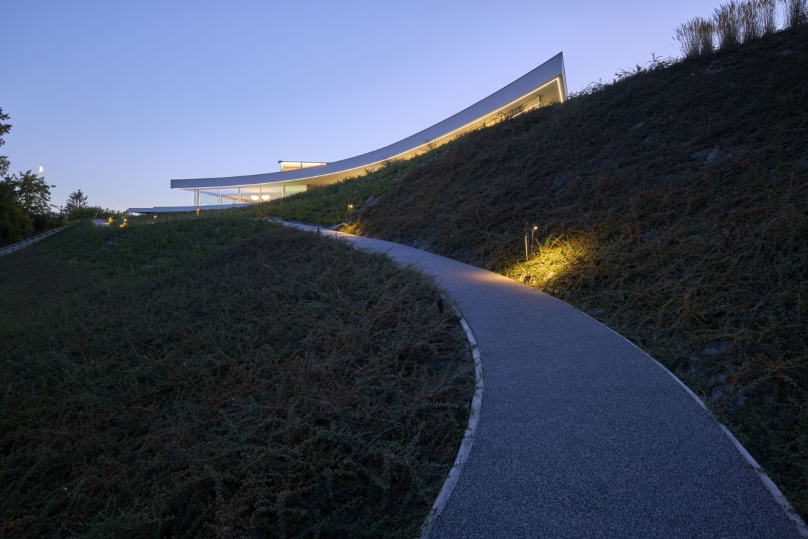 Dune House willa pod Warszawą. Autorem projektu jest Przemek Olczyk z Mobius Architekci