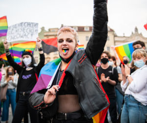 Demonstracja LGBT i narodowców na krakowskim Rynku