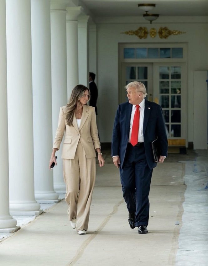Trump obsypuje młode asystentki pieniędzmi! "Na Święta"