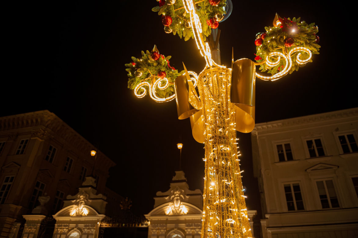 Świąteczna iluminacja w Warszawie już odpalona! Zobacz jak wyglądają ozdoby
