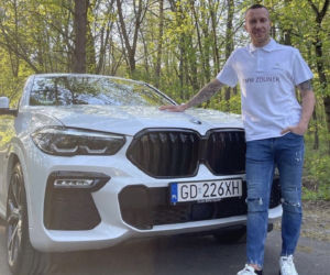 Jacek Góralski wyjechał z salonu modnym gigantem