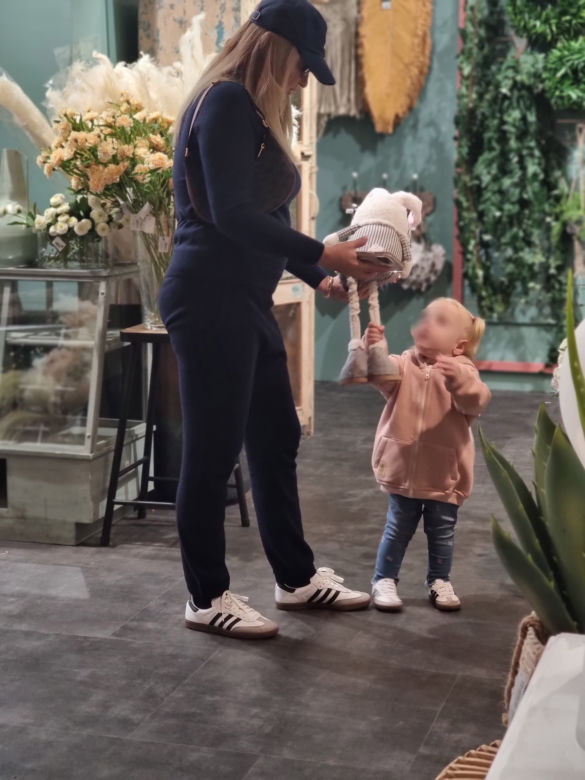 Joanna Kurska jak amerykańska gwiazda buszuje w sklepie ogrodniczym