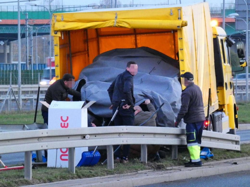 Warszawa, Włochy. Roztrzaskał samochód za 2 miliony złotych. Auto dopiero co wyjechało z salonu!