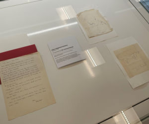 Pamiątki po Zbigniewie Herbercie na 80-lecie gorzowskiej biblioteki