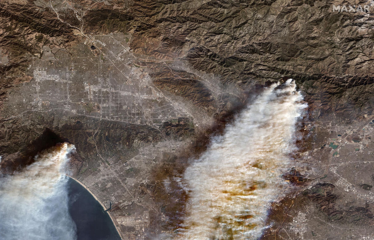 Wstrząsające zdjęcia z Los Angeles. Połacie spalonych domów