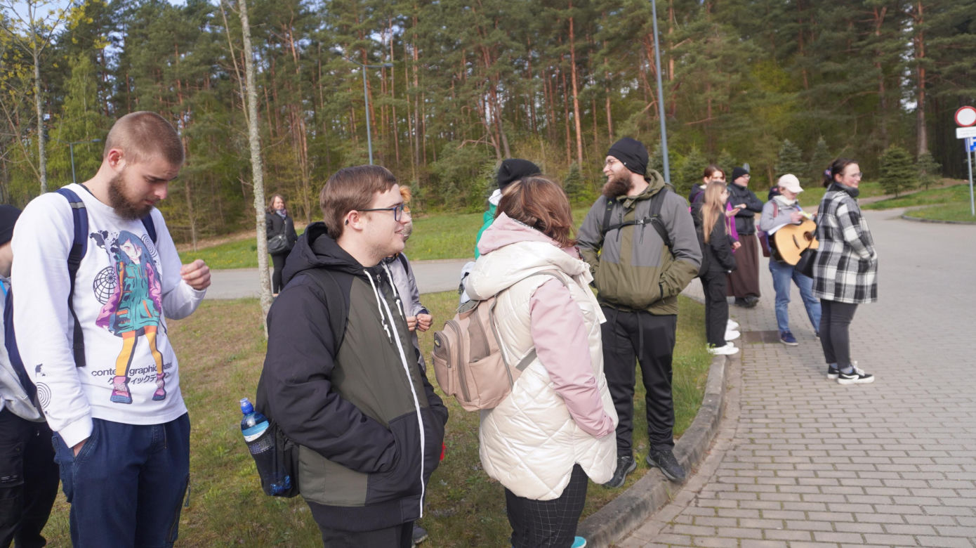 Pielgrzymka maturzystów 2024. 200 osób poszło do Gietrzwałdu modlić się o powodzenie na maturze [ZDJĘCIA]