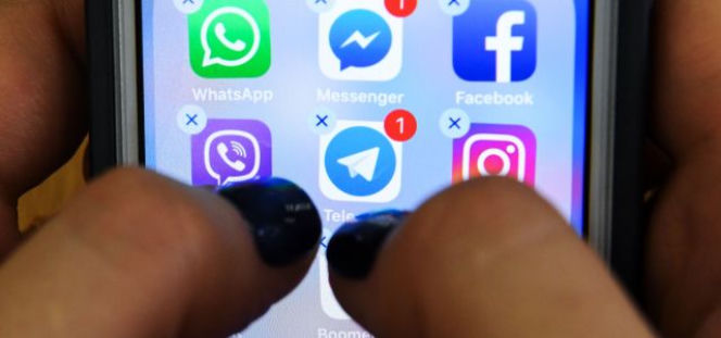 Facebook wie, do kogo dzwonisz! Jak wykorzystują twój telefon? 