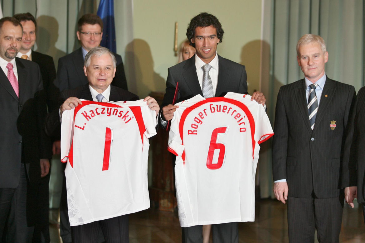 Lech Kaczyński i Jarosław Kaczyński na sportowych zdjęciach