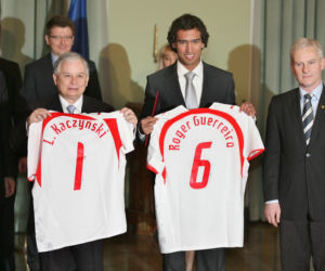 Lech Kaczyński i Jarosław Kaczyński na sportowych zdjęciach