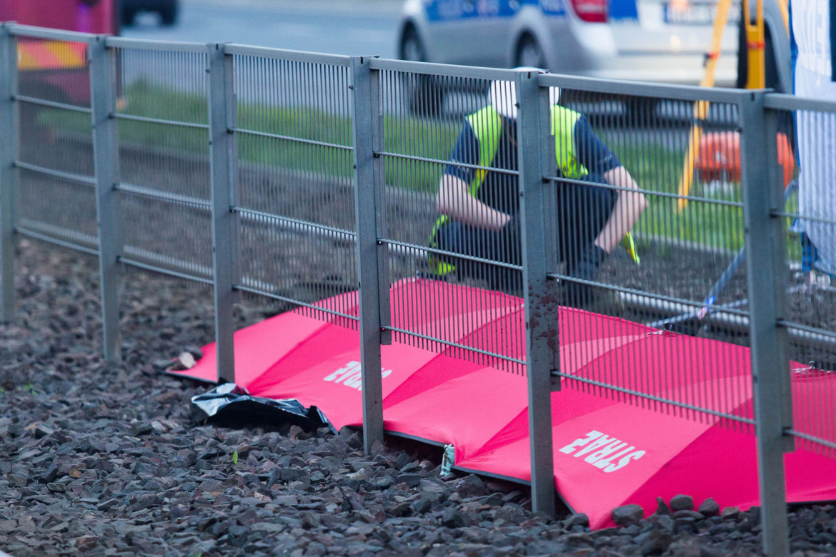 8-LATKA WPADŁA POD TRAMWAJ
