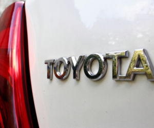 Toyota Yaris Hybrid lifting 2014
