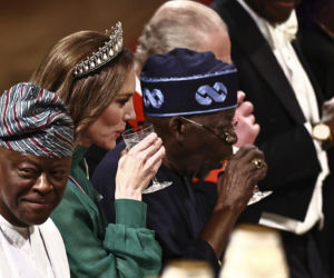 Wszyscy mówią o księżnej Kate. Na głowie ma tiarę Diany, w uszach kolczyki zmarłej królowej